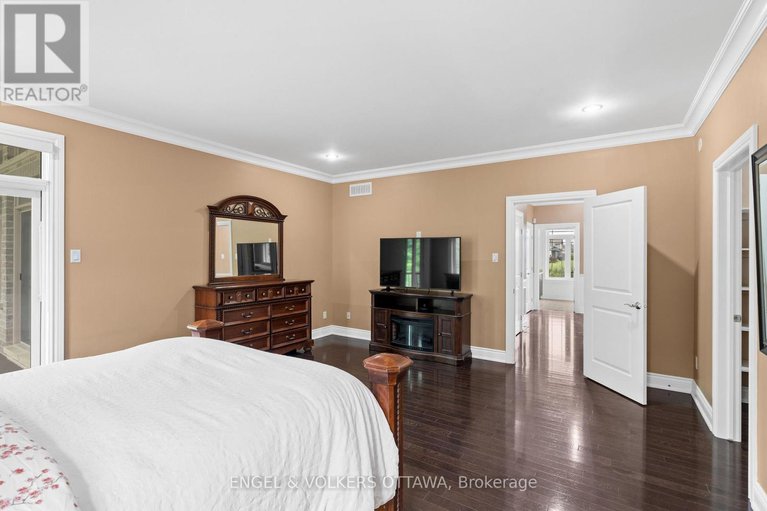 28819198/7510-village-centre-place/osgoode-twp-north-of-reg-rd-6/ottawa/ontario/K4P0C8_18
