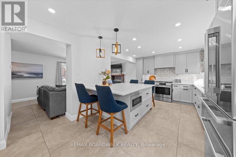 29395129/7-gagnon-court/beaverbrook/ottawa/ontario/K2K1A7_8