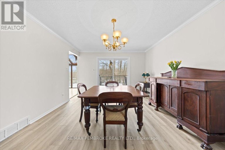 29556813/1235-millburn-crescent/cumberland-ridge/ottawa/ontario/K4C1C9_19