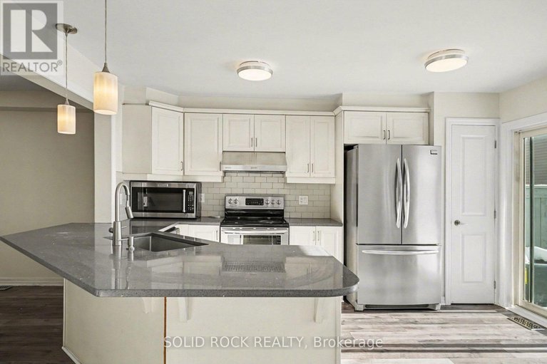 29305275/407-white-arctic-avenue/half-moon-bay/ottawa/ontario/K2J5W5_13