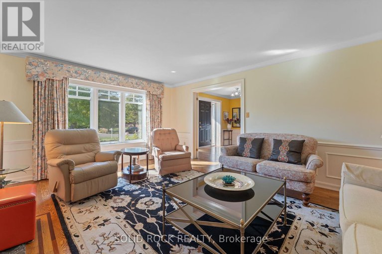 28931406/5569-whitewood-avenue/manotick-village-manotick-estates/ottawa/ontario/K4M1E1_8
