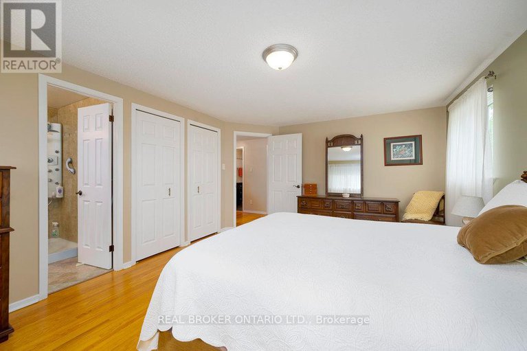 28522793/31-oakhurst-crescent/blackburn-hamlet/ottawa/ontario/K1B4A5_20