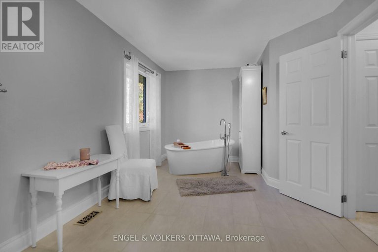29119545/5593-whitewood-avenue-s/manotick-village-manotick-estates/ottawa/ontario/K4M1E1_15