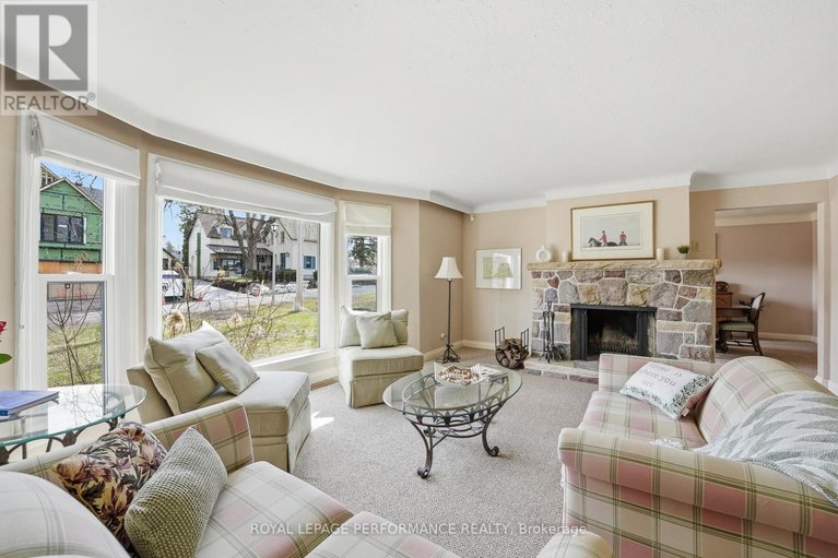 29644956/880-melwood-avenue/mckellar-heightsglabar-park/ottawa/ontario/K2A3C3_10