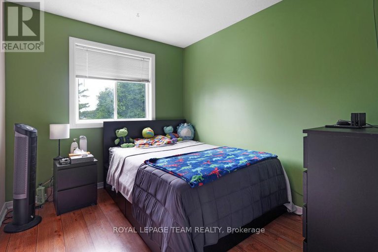 28530202/50-hummingbird-crescent-n/cedargrovefraserdale/ottawa/ontario/K2J3A4_21