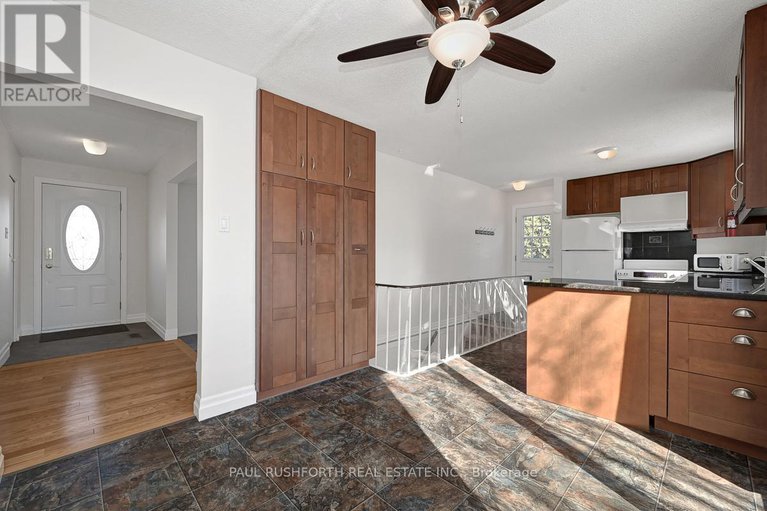 29381934/224-kennedy-lane-w/bilberry-creekqueenswood-heights/ottawa/ontario/K1E1G6_10