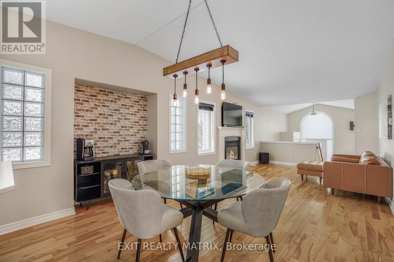 29648869/403-centenaire-street/embrun/russell/ontario/K0A1W0_9