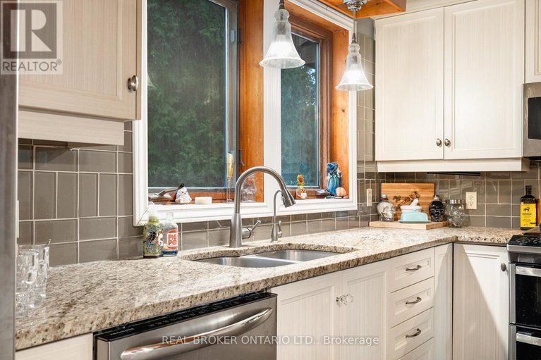 29461292/1-woodland-drive/mcnabbraeside-twps/mcnabbraeside/ontario/K0A1G0_23