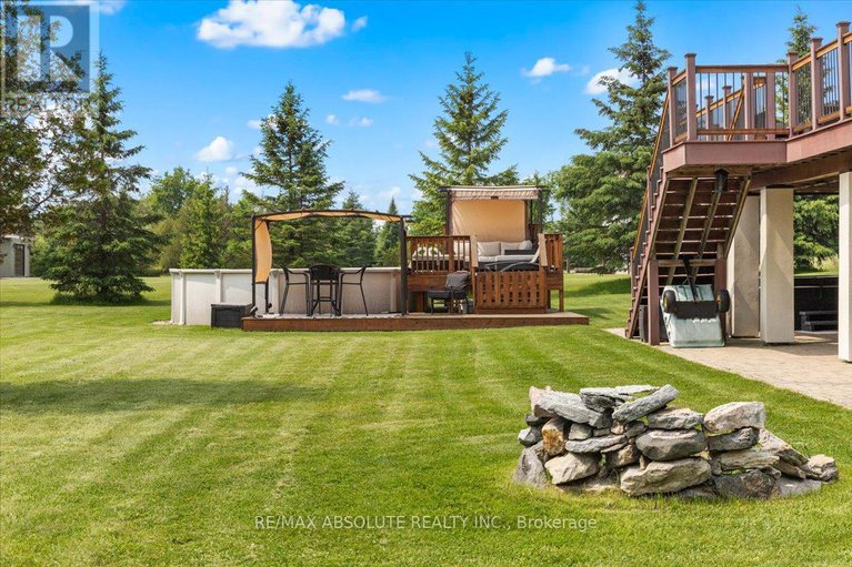28246473/124-biltmore-crescent/btwn-franktown-rd-fallowfield-rd/ottawa/ontario/K2S2C6_47