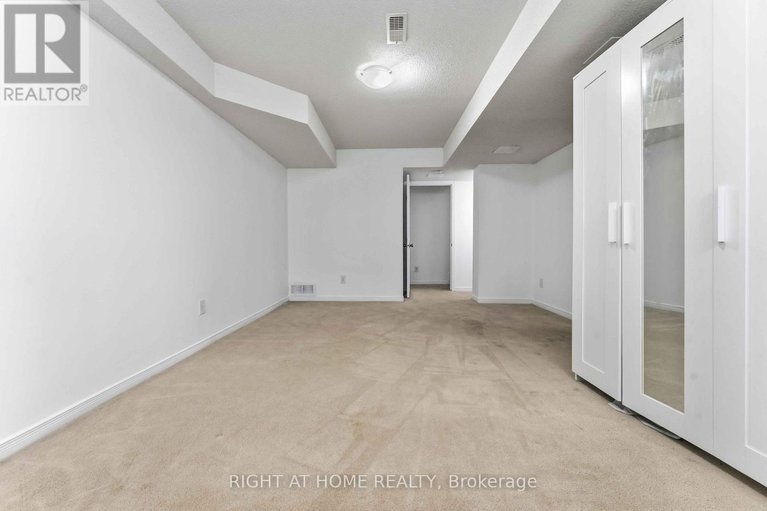 29405194/994-klondike-road/morgans-grantsouth-march/ottawa/ontario/K2K0C3_29