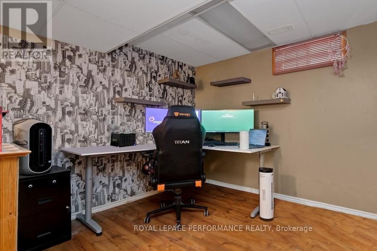 29576627/32-brando-crescent/hunt-club-parkgreenboro/ottawa/ontario/K1T2E3_28