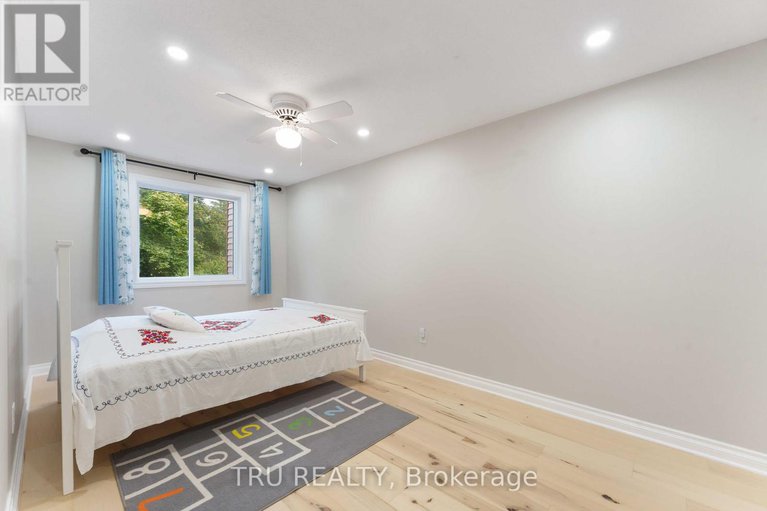 28983915/30-shearer-crescent/katimavik/ottawa/ontario/K2L3M7_20