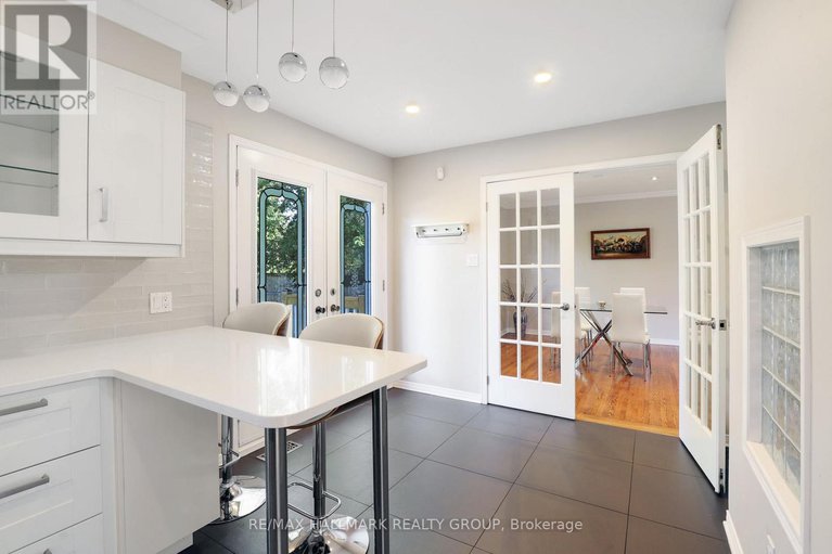 28938196/3062-upper-otterson-place/mooneys-bayrevelstoke/ottawa/ontario/K1V7B6_11