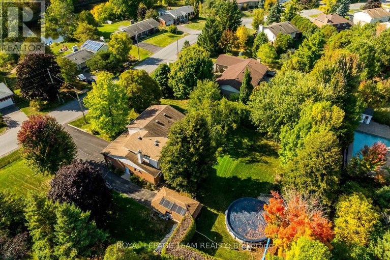28910635/5239-mclean-crescent/manotick-long-island-nicholls-island/ottawa/ontario/K4M1G1_43