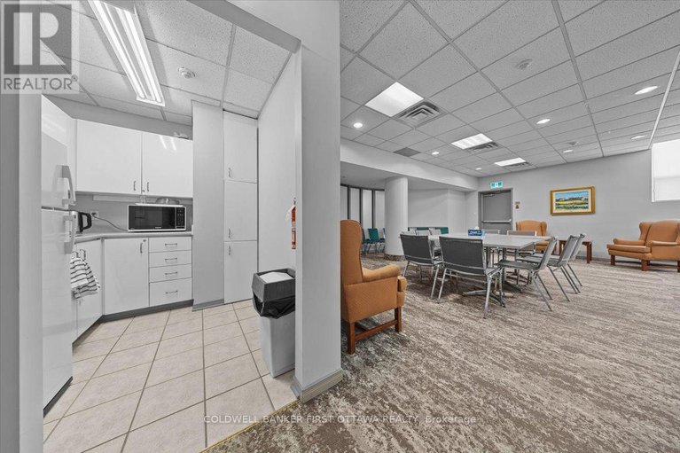 29430525/1403-215-parkdale-avenue/mechanicsville/ottawa/ontario/K1Y4T8_31