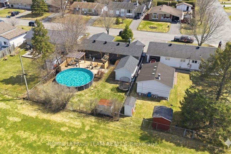 29651251/185-lacroix-avenue/bilberry-creekqueenswood-heights/ottawa/ontario/K1E1K2_37