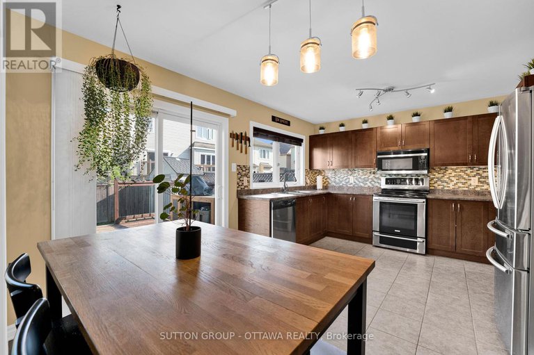 28556143/3596-cambrian-road/half-moon-bay/ottawa/ontario/K2J0S5_15