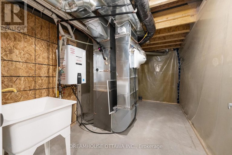 29450822/563-aglish-mews/half-moon-bay/ottawa/ontario/K2C3H2_30