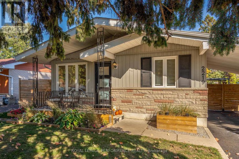 28965261/2219-audrey-avenue/hawthorne-meadows/ottawa/ontario/K1G1L3_2