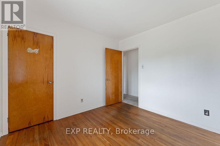 28779116/2536-roman-avenue/queensway-terrace-north/ottawa/ontario/K2B7X9_11