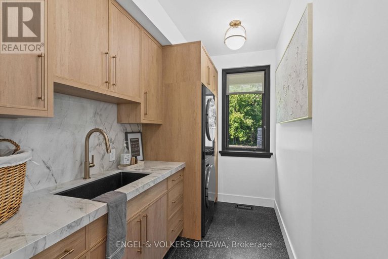 28961794/6351-rideau-valley-drive-n/manotick-south-to-roger-stevens/ottawa/ontario/K4M1B3_28