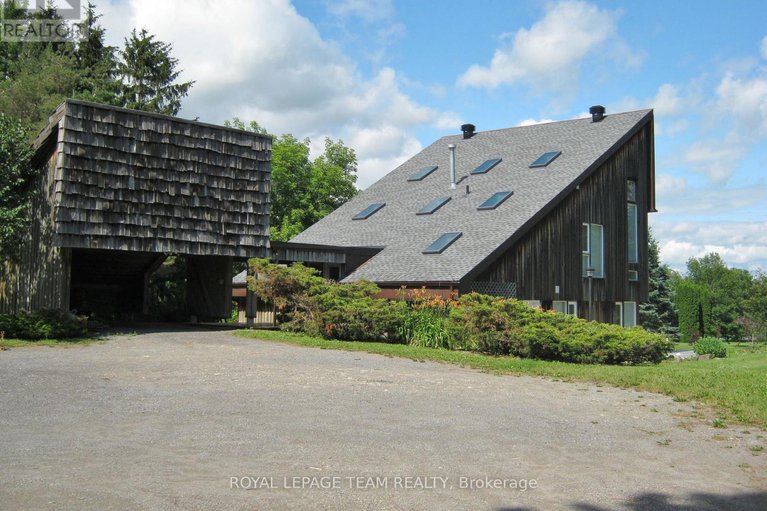 29422751/5965-rideau-valley-drive-n/manotick-south-to-roger-stevens/ottawa/ontario/K4M1B3_26