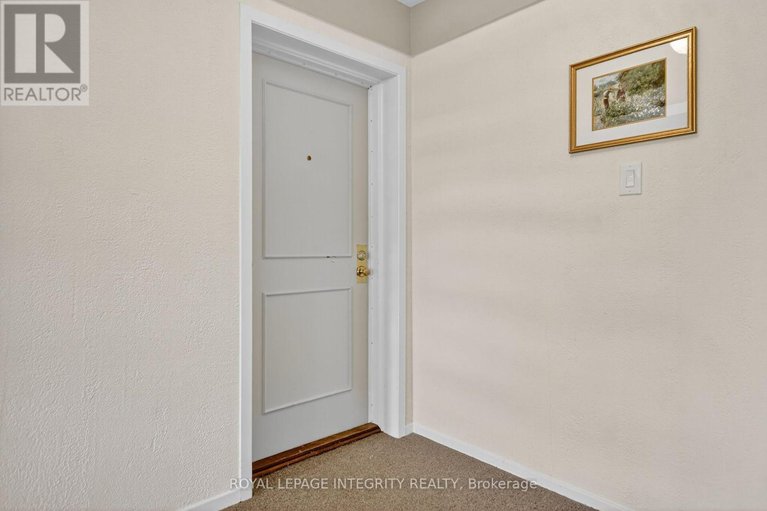 29150140/a-214-equestrian-drive-n/bridlewood/ottawa/ontario/K2M1E2_2