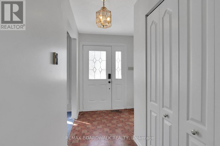 29432299/116-old-colony-road/glencairnhazeldean/ottawa/ontario/K2L1M2_9