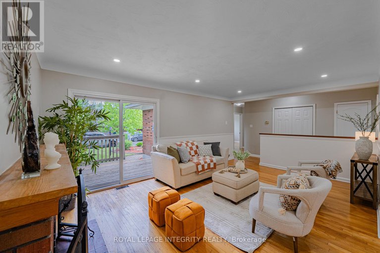 28557939/1695-gage-crescent-n/bel-air-heights/ottawa/ontario/K2C0Z7_9