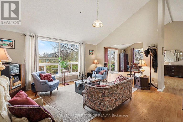 29682682/3490-larmours-road/sarsfieldbearbrook/ottawa/ontario/K0A3E0_7