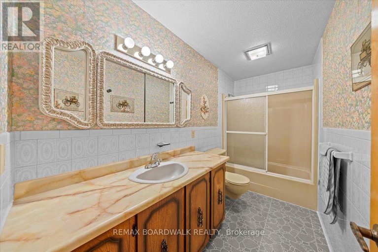 29358697/4547-carlsbad-lane/sarsfieldbearbrook/ottawa/ontario/K0A3H0_38