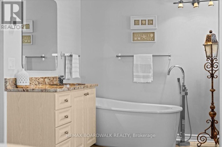 29446345/6355-sablewood-place/chapel-hill/ottawa/ontario/K1C7M3_57