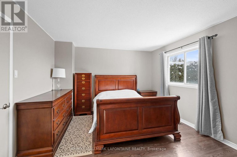 29442659/1802-turnberry-road/queenswood-heights-south/ottawa/ontario/K1E3V1_15