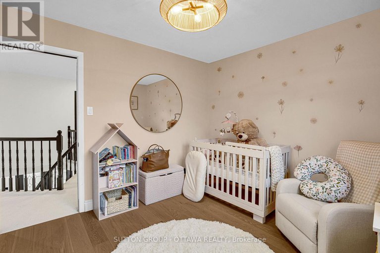 28535998/13-weatherwood-crescent/pineglencountry-place/ottawa/ontario/K2E7C5_31