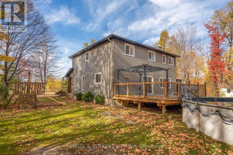 29015610/4720-whispering-willow-drive/sarsfieldbearbrook/ottawa/ontario/K4B1J1_38