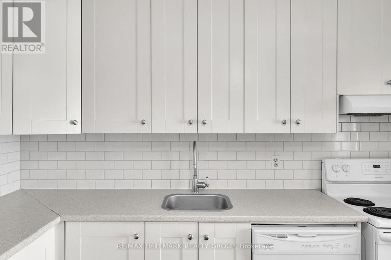 29242070/f-3070-councillors-way/blossom-parkleitrim/ottawa/ontario/K1T2S6_22