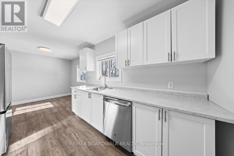 29445162/1513-thurlow-street/fallingbrookridgemount/ottawa/ontario/K4A2K9_26