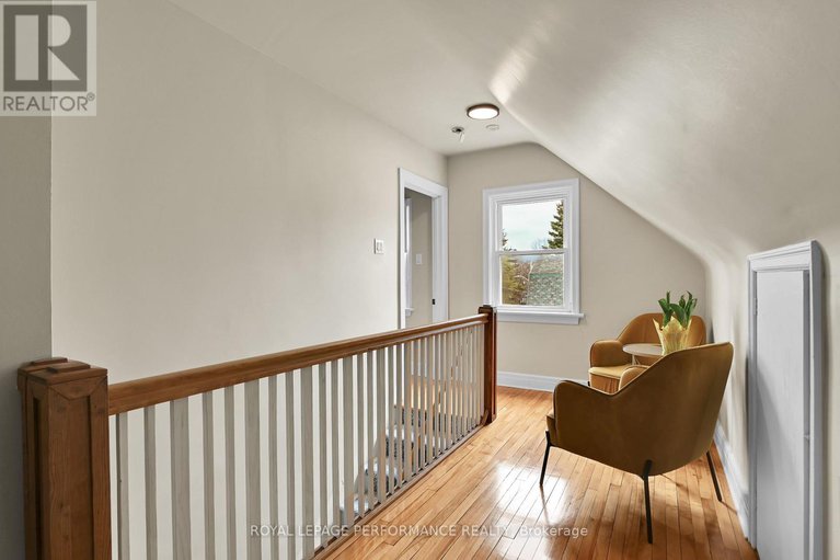 28237794/328-pleasant-park-road/alta-vistafaircrest-heights/ottawa/ontario/K1H5M8_15