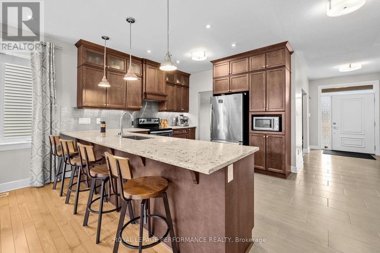 29552733/15-york-crossing-crossing/village-of-russell/russell/ontario/K4R0C4_11