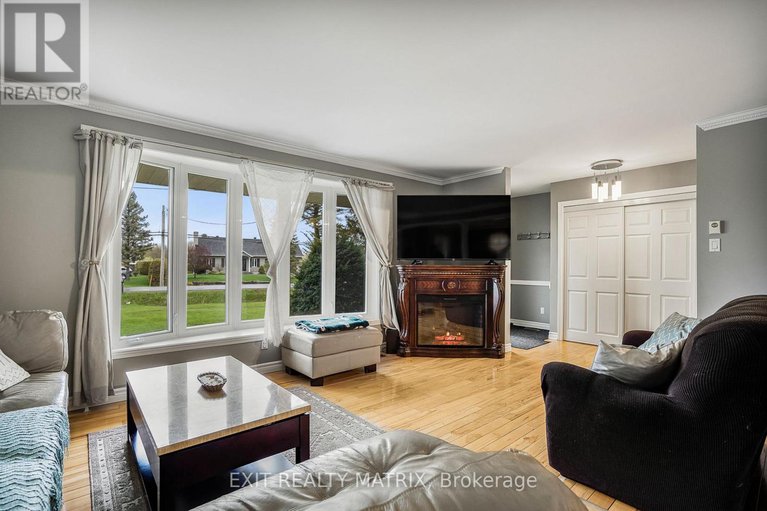 28639624/31-front-road/lorignal/champlain/ontario/K0B1K0_11