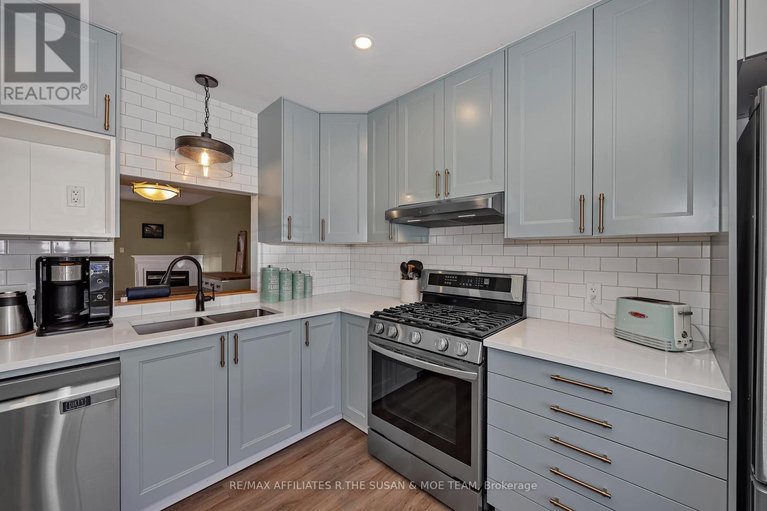 29682190/35-monterey-drive/leslie-park/ottawa/ontario/K2H7A9_8