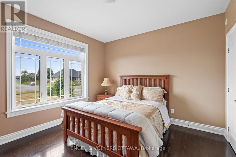28819198/7510-village-centre-place/osgoode-twp-north-of-reg-rd-6/ottawa/ontario/K4P0C8_24
