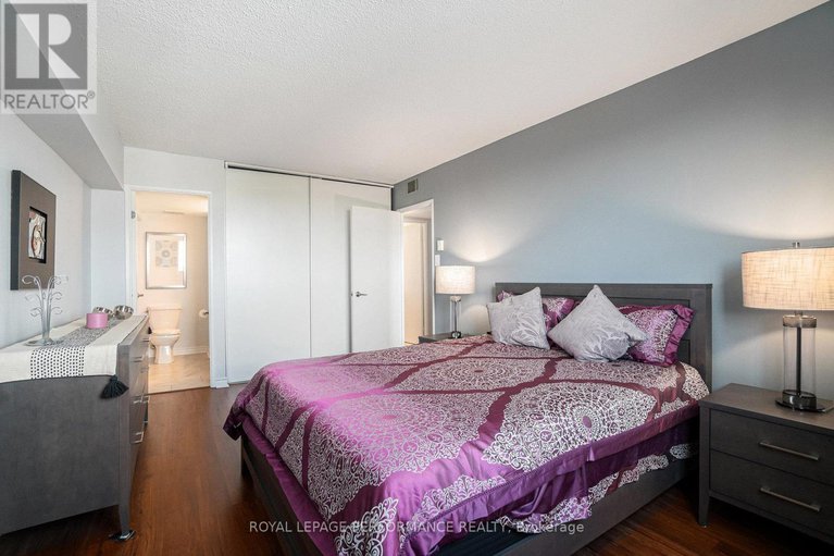 28976196/1508-1195-richmond-road/woodroffe/ottawa/ontario/K2B8E4_18