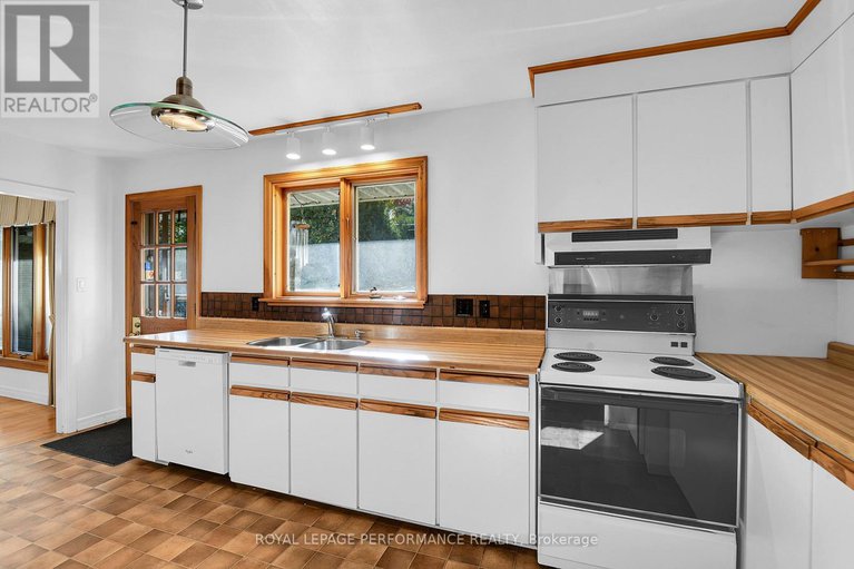 29023236/1394-wesmar-drive/alta-vista/ottawa/ontario/K1H7T5_11