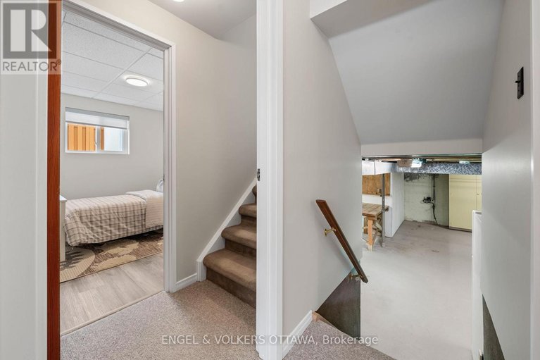 29579181/2125-valley-drive/elmvale-acresurbandale/ottawa/ontario/K1G2P6_26