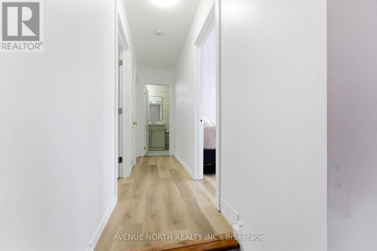 29387257/923-pinecrest-road/queensway-terrace-north/ottawa/ontario/K2B6B1_17