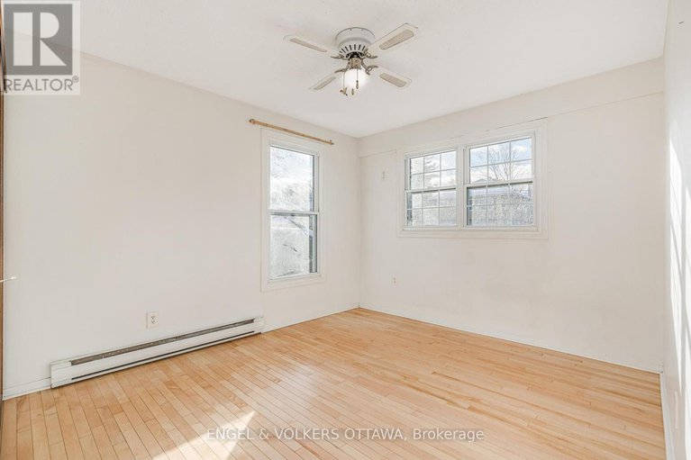 28243621/467-edgeworth-avenue/woodroffe/ottawa/ontario/K2B5L2_21