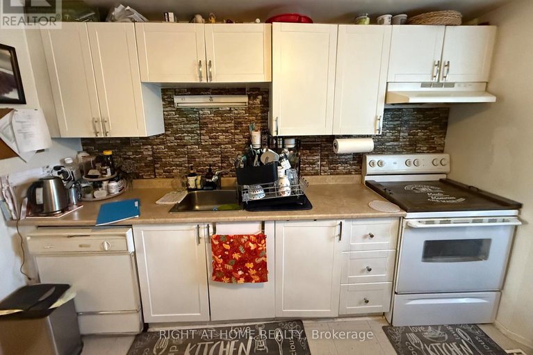 28932118/1013-cloister-gardens/convent-glen-north/ottawa/ontario/K1C2A1_2