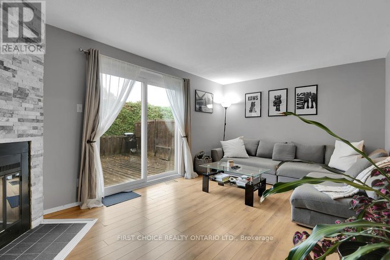 29056396/1771c-lamoureux-drive/queenswood-heights-south/ottawa/ontario/K1E2N5_6