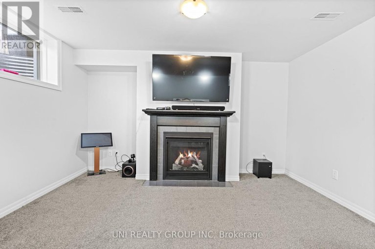 28837176/130-hawkeswood-drive/riverside-southgloucester-glen/ottawa/ontario/K4M0C1_37